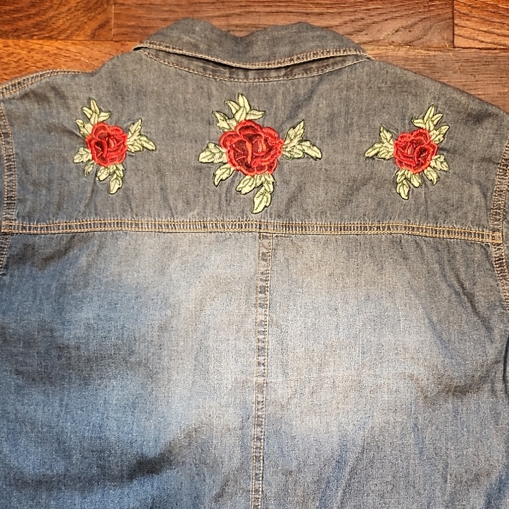 Dizzire Embroidered Rose Back Oversized Denim Button Down Shirt Large Casual
